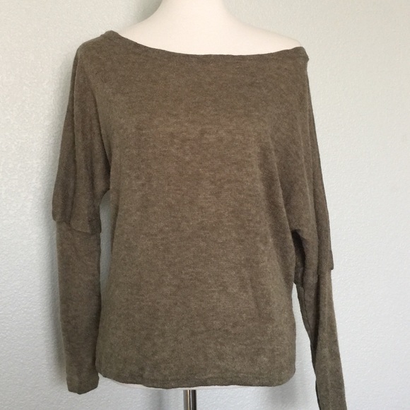 NWT Batwing Long-Sleeve Green Off Shoulder Sweater - Picture 5 of 8